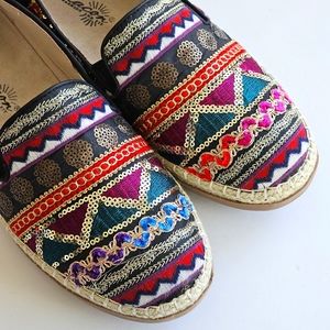 🌸 Beacon Women’s Aztec Embroidered Slip-On Loafers | Size 8M